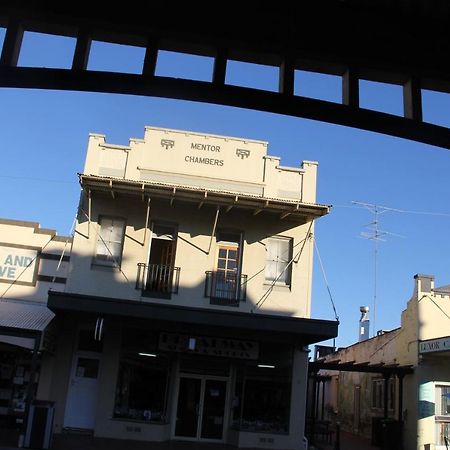 Mentor Chambers Apartment Bed & Breakfast West Wyalong Ngoại thất bức ảnh