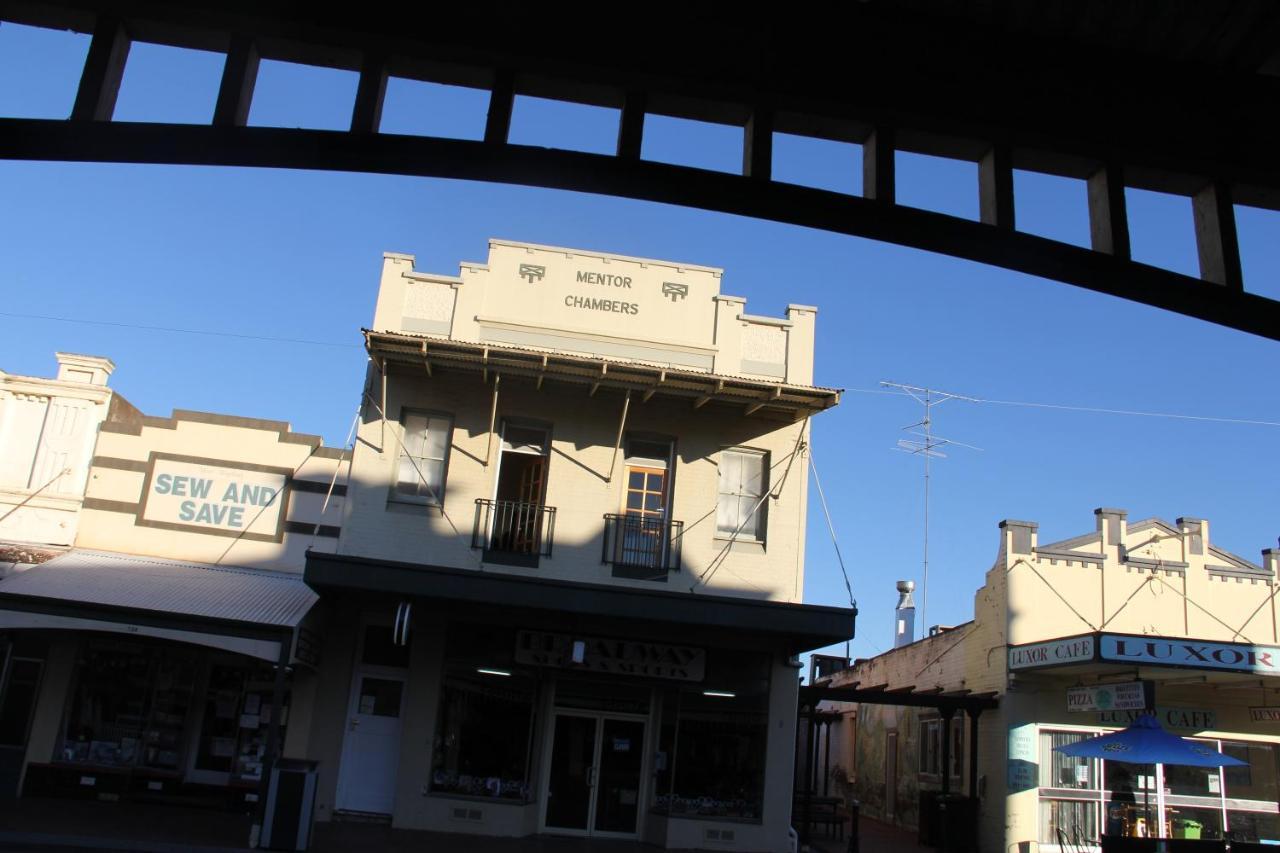 Mentor Chambers Apartment Bed & Breakfast West Wyalong Ngoại thất bức ảnh