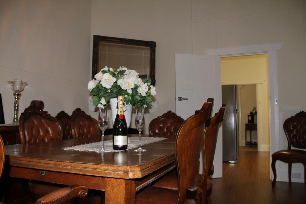 Mentor Chambers Apartment Bed & Breakfast West Wyalong Ngoại thất bức ảnh