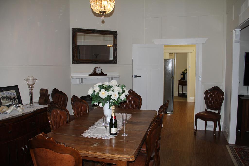 Mentor Chambers Apartment Bed & Breakfast West Wyalong Ngoại thất bức ảnh